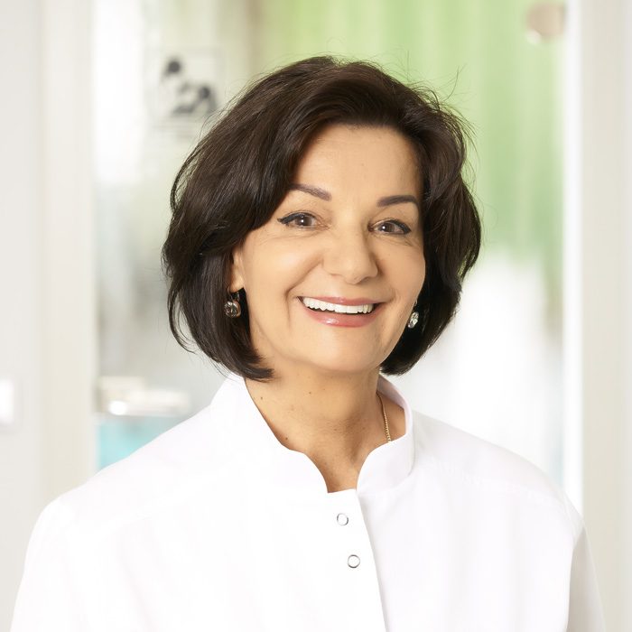 Dr. Adriana Lang